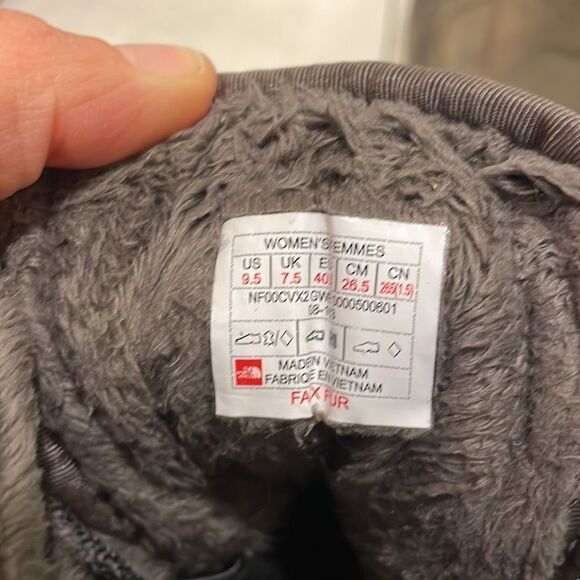 THE North Face Shellista II Mid boot in tan, grey and black - Picture 10 of 16